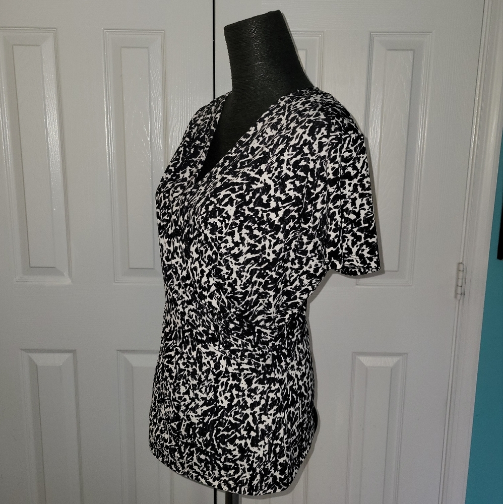Jones Wear size XL black and white mock wrap top
